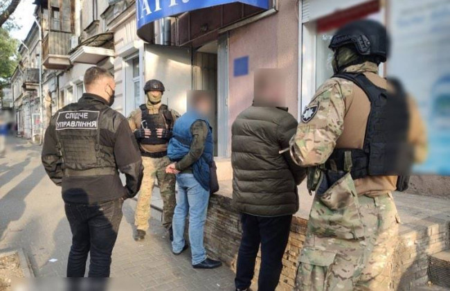 Двоє шахраїв намагалися заволодіти будівлею ДФС у центрі Одеси