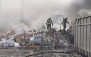 Пожар под Киевом: горит предприятие по утилизации химикатов, пострадали работники