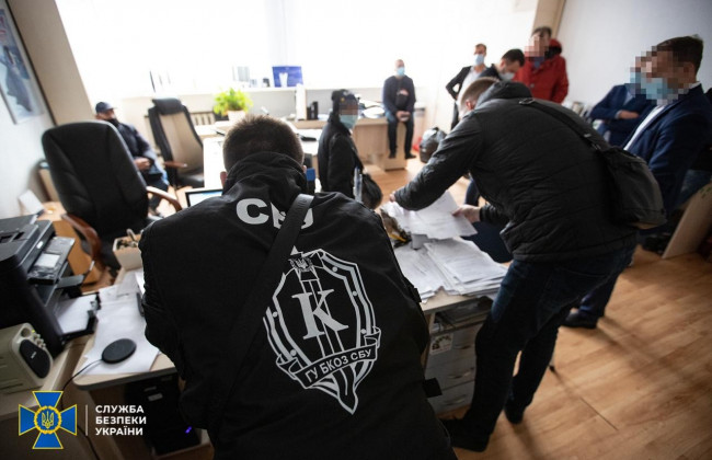 Посадовців ДАБІ викрили на масштабній незаконній видачі дозвільних документів: відео