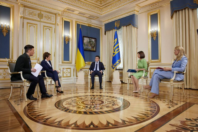 Зеленський дав інтерв'ю чотирьом українським каналам: трансляція