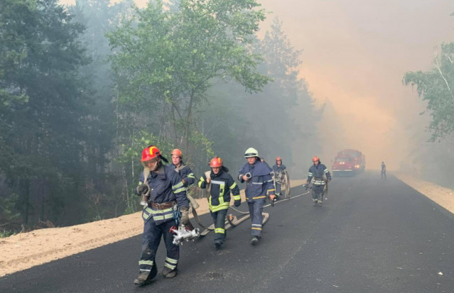 Масштабные пожары на Луганщине: чиновников ГСЧС подозревают в халатности