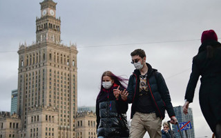 Вся страна в красной зоне: Польша возвращает жесткий карантин