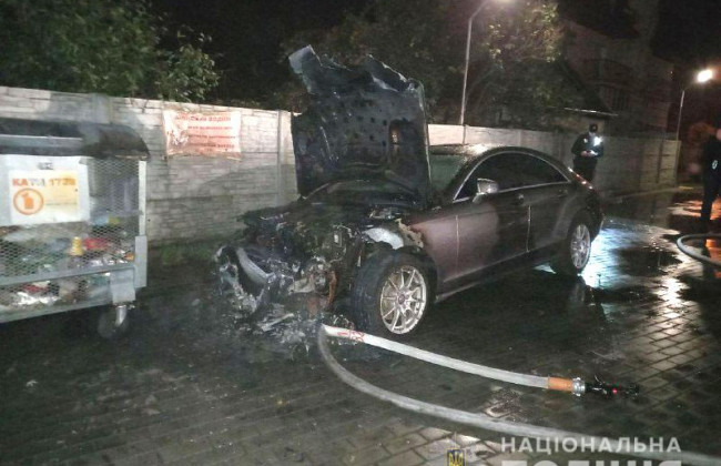 У Рівному підпалили автівку кандидата у народні депутати від Слуги Народу