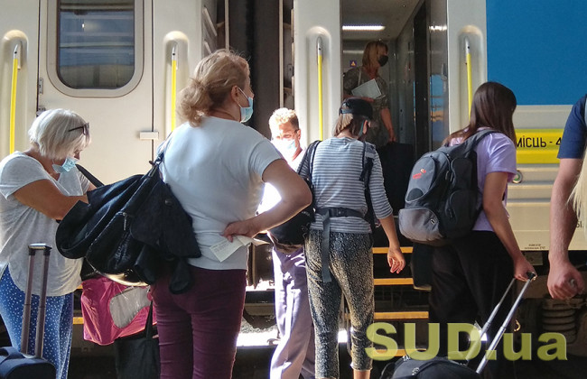 Укрзалізниця відновлює продаж квитків до міст з червоної зони