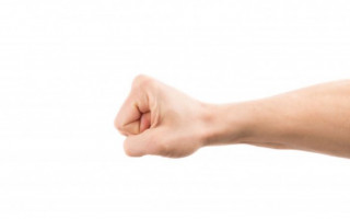 В Киеве водитель и пассажир BMW избили участника АТО с женой