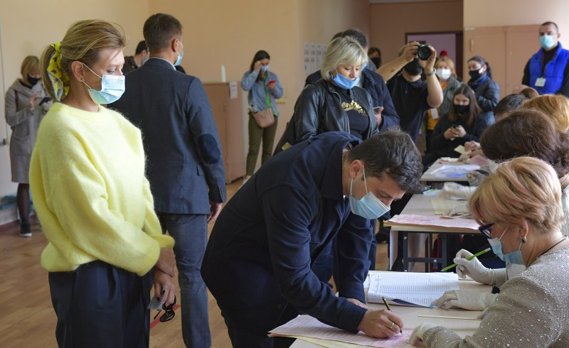 Зеленський взяв участь у голосуванні, фото