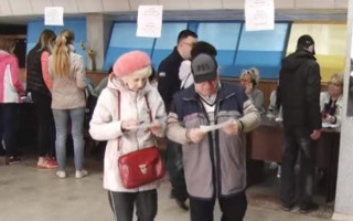 В Кривом Роге родители Зеленского проголосовали на выборах и ответили на опрос, видео