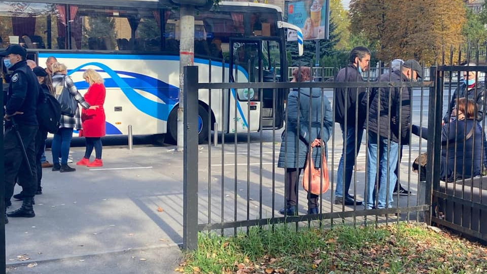 Голосування за гроші: у Київ приїхали два автобуси з Житомирщини – МВС