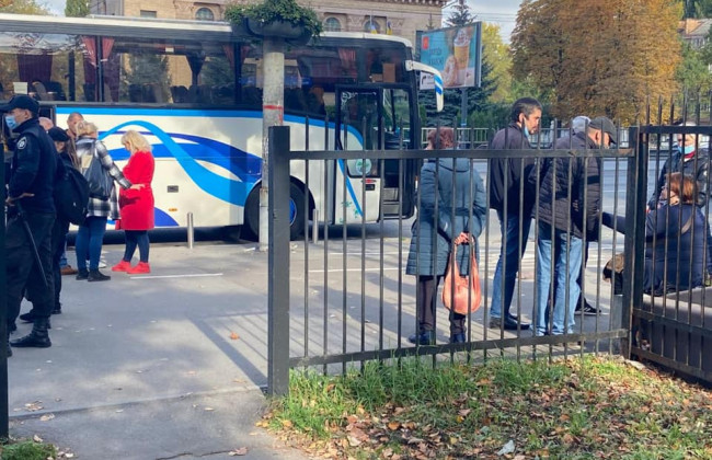 Голосування за гроші: у Київ приїхали два автобуси з Житомирщини – МВС