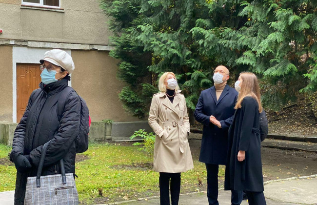 Шмыгаль проголосовал и рассказал, что думает об опросе Зеленского