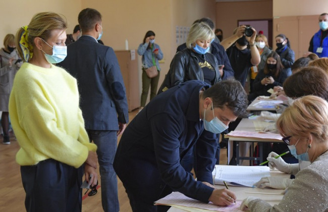 Зеленський взяв участь у голосуванні, фото
