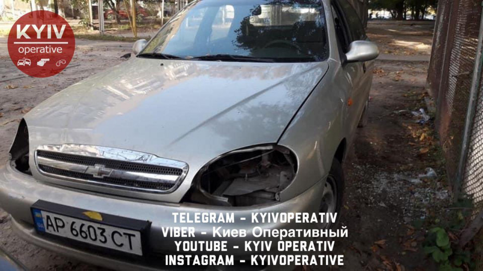 В Киеве разобрали «на запчасти» припаркованный автомобиль, фото