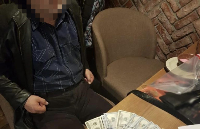 Ректор київського вишу сприяв незаконному переправленню іноземців до ЄС: прокуратура