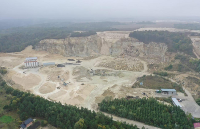 40 млн грн шкоди державі: директора Львівського держпідприємства  підозрюють у незаконному видобутку піску