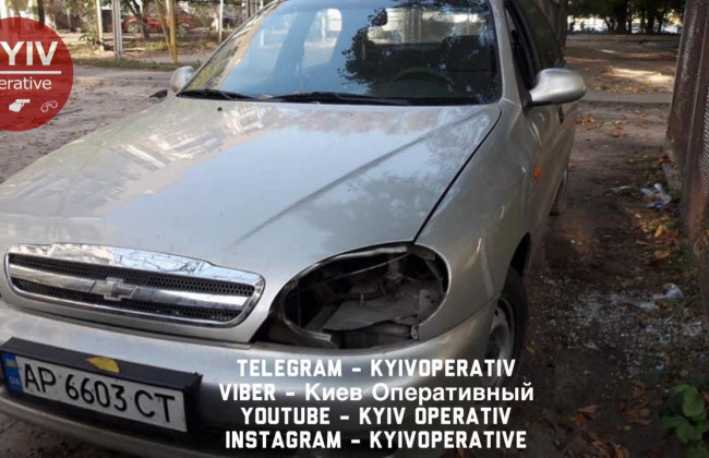 В Киеве разобрали «на запчасти» припаркованный автомобиль, фото