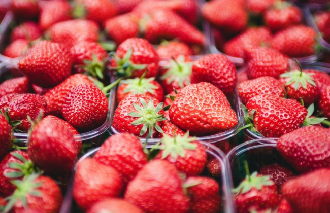 За скільки можна купити полуницю в Києві у жовтні