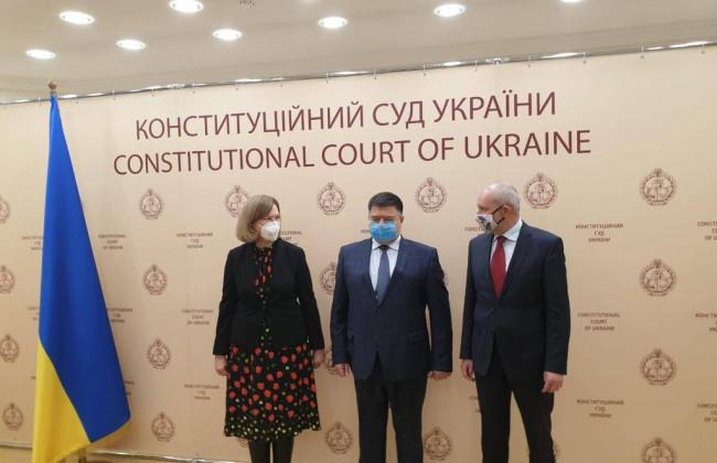 До КСУ приїздили представниця США та посол Евросоюзу