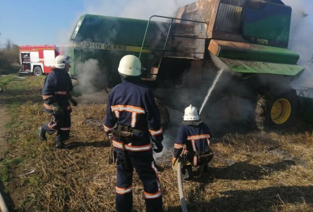 На Прикарпатье загорелся комбайн
