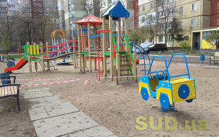 Жуткая находка: в Бердянске женщина повесилась на турнике на детской площадке