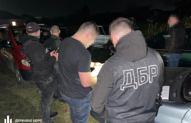 У Чернівцях патрульний організував схему збуту канабісу та амфетаміну