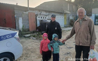 В Киеве двоих детей нашли в лесу: подробности