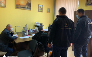 Недорахування 440 000 грн: у Вінницькій області головний ревізор ДФС підозрюється у службовій недбалості