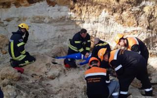 В Николаеве под песчаным оползнем погиб ребенок