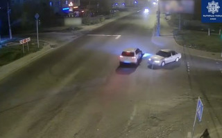 В Киеве на пустой дороге произошло серьезное ДТП: видео