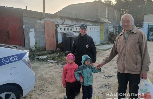 В Киеве двоих детей нашли в лесу: подробности