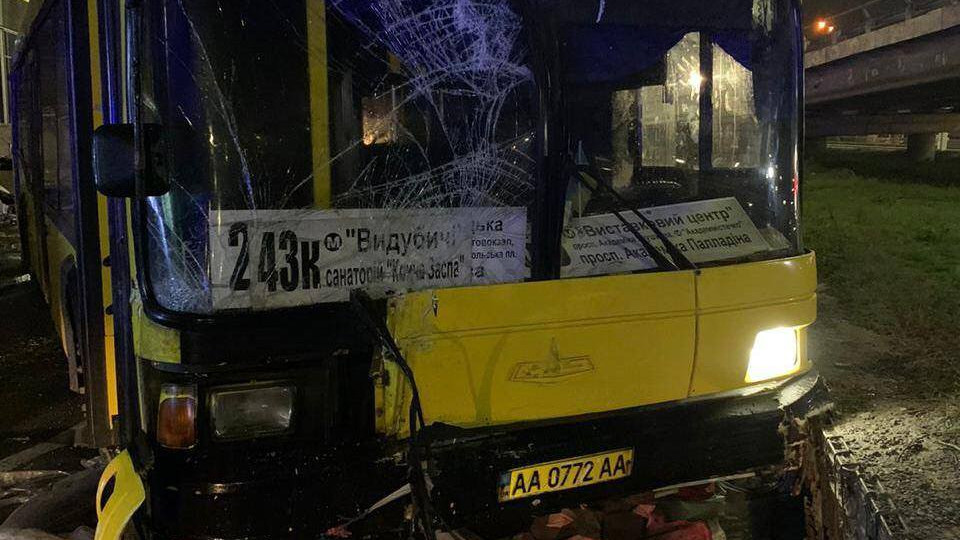 Смертельное ДТП в Киеве на Выдубичах: водителю автобуса сообщили о подозрении