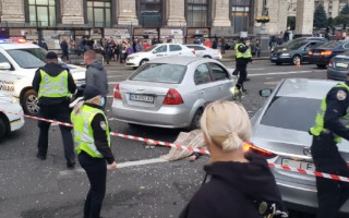 На Майдане Независимости водитель влетел в пешеходов: появились фото и данные о виновнике ДТП