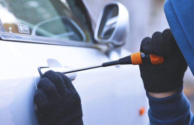 Переростання таємного викрадення чужого майна з транспортного засобу у відкрите: позиція ВС