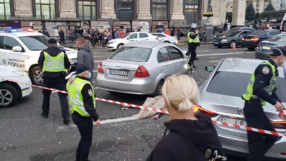 На Майдане Независимости водитель влетел в пешеходов: появились фото и данные о виновнике ДТП