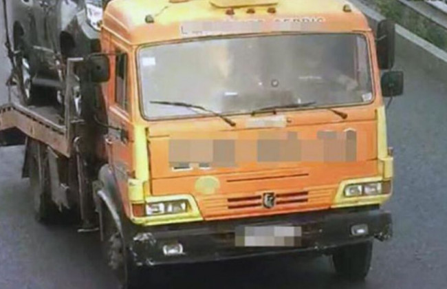 В Киеве с помощью эвакуатора угнали Lexus