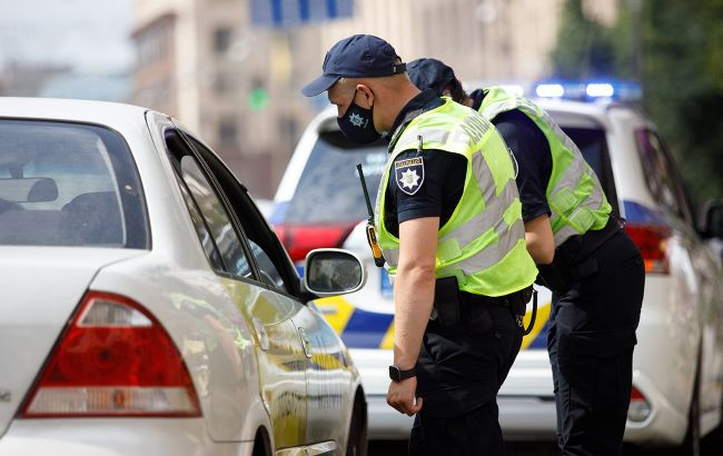 Чи зможуть поліцейські зупиняти та оглядати автомобілі: парламент готується розглянути скандальний законопроект