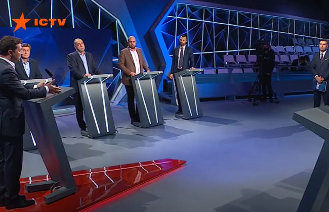 Україна на порозі конституційної кризи: Зеленський обговорить питання КСУ, трансляція