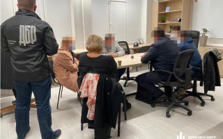 Незаконне заволодіння ₴28 мільйонами: ДБР повідомило про підозру посадовцям «Вектор Банк»