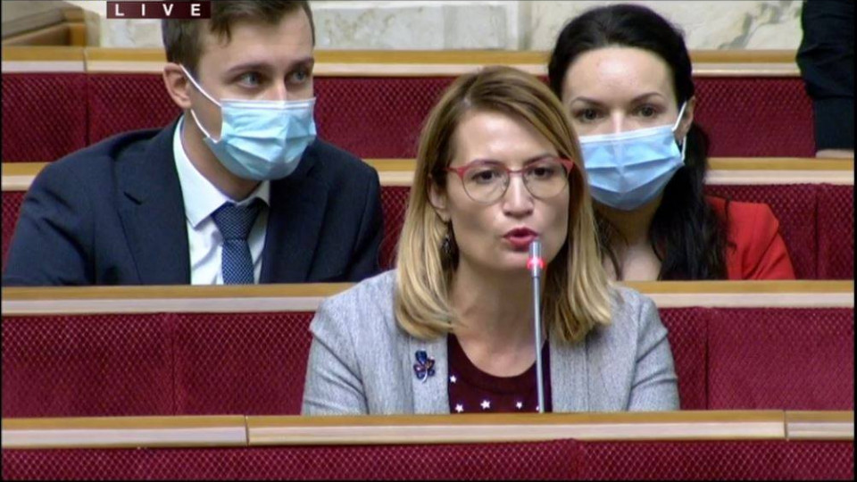 Депутаты Стефанишина и Гончаренко находятся без масок в Верховной Раде