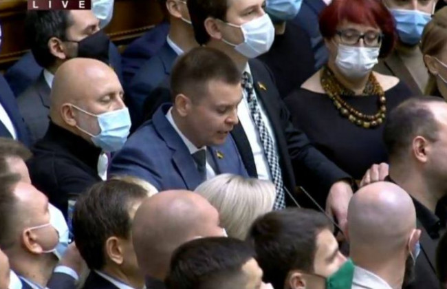 Депутаты от Слуг народа призвали судей КСУ подать в отставку