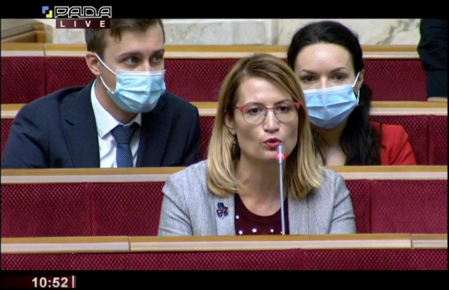 Депутаты Стефанишина и Гончаренко находятся без масок в Верховной Раде