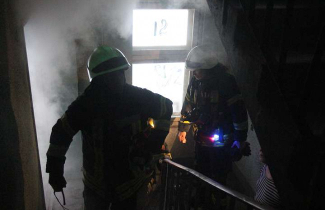 У Києві спалахнула пожежа у багатоповерхівці