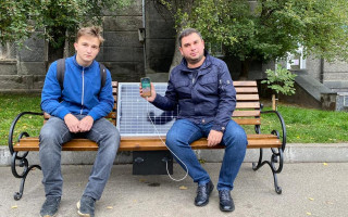 Киевляне теперь могут зарядить свои гаджеты прямо на улице