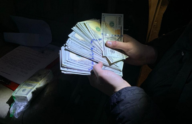 Правоохоронці перекрили канал збуту фальшивих доларів у Києві