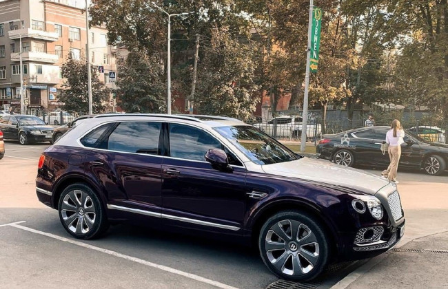 В Харькове заметили эксклюзивный внедорожник Bentley