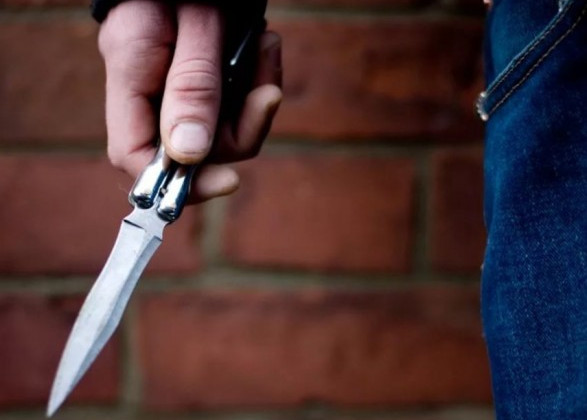 Неизвестные напали с ножом на людей возле Белого дома: есть пострадавшие