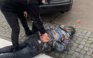У столиці спіймали злочинців, які шантажем вимагали у підприємця 700 тис. грн