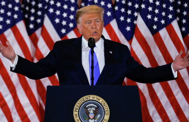 Трамп, который пока уступает Байдену, объявил себя победителем на выборах: видео