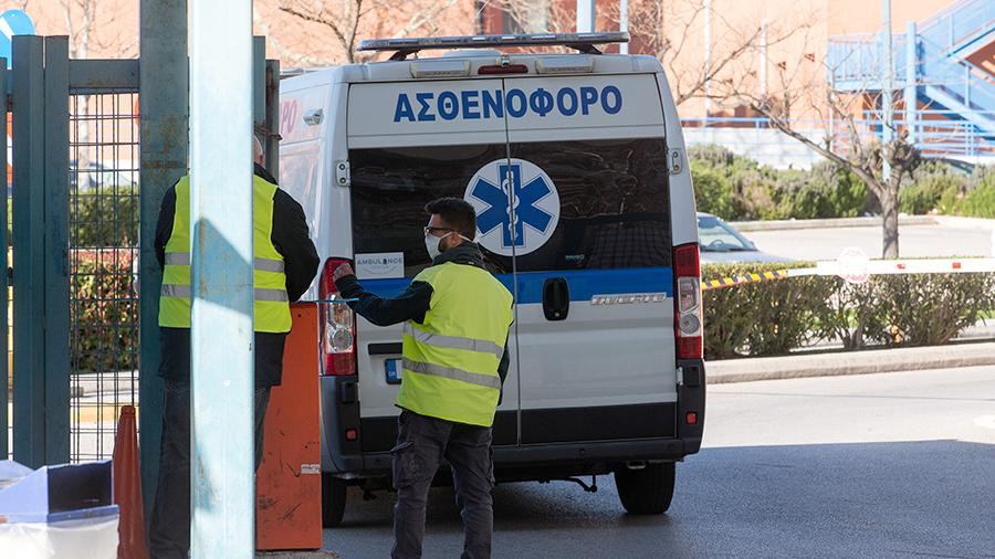 Греция ужесточает карантин: из дома выйти можно только по смс-пропускам