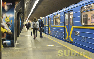 В Киеве в метро умер мужчина