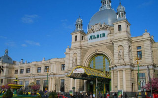 Во Львовской области мужчина на железнодорожном вокзале хотел совершить самоубийство